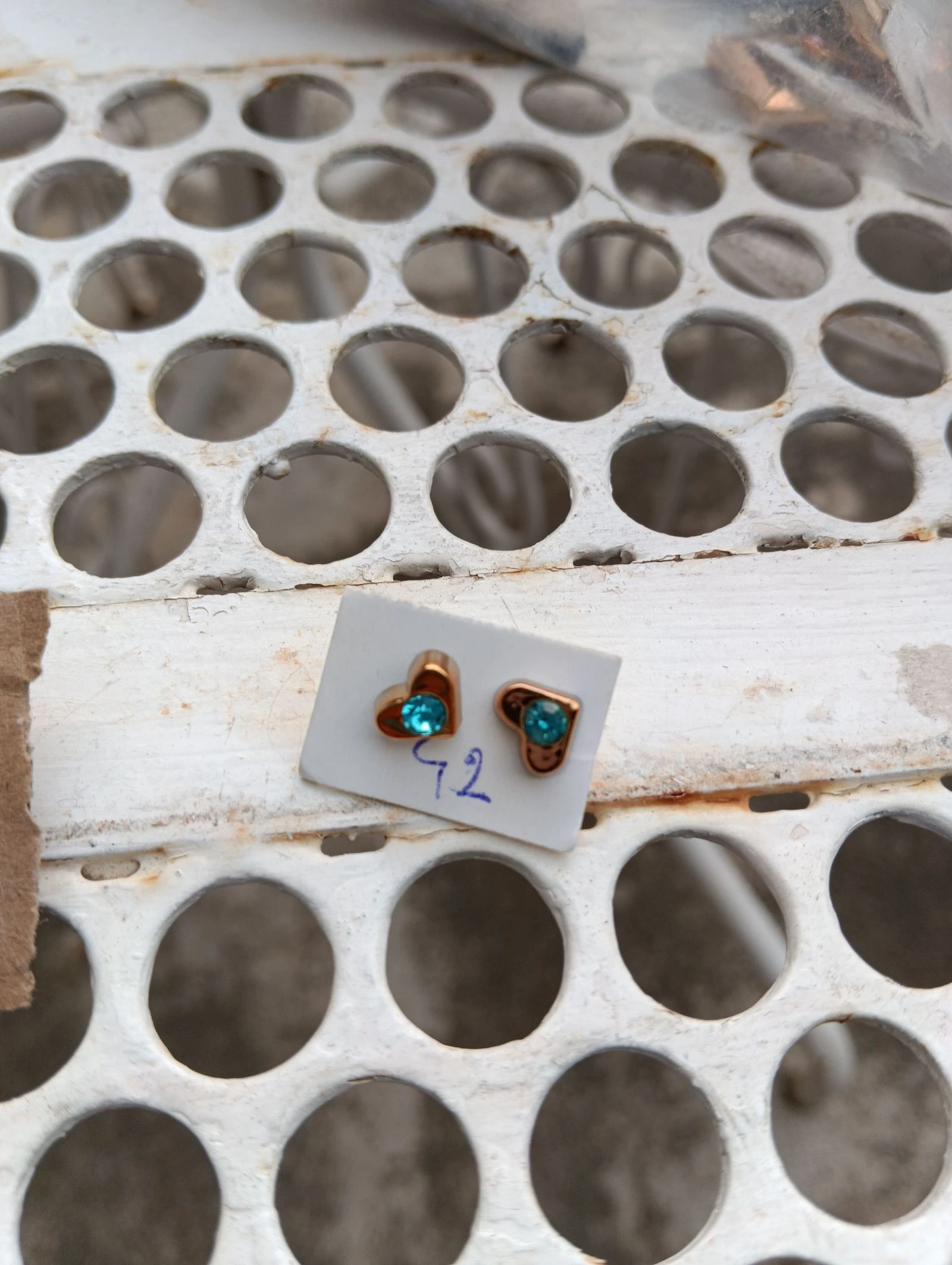 Paire de boucles d' oreilles coeurs strass bleu neuve